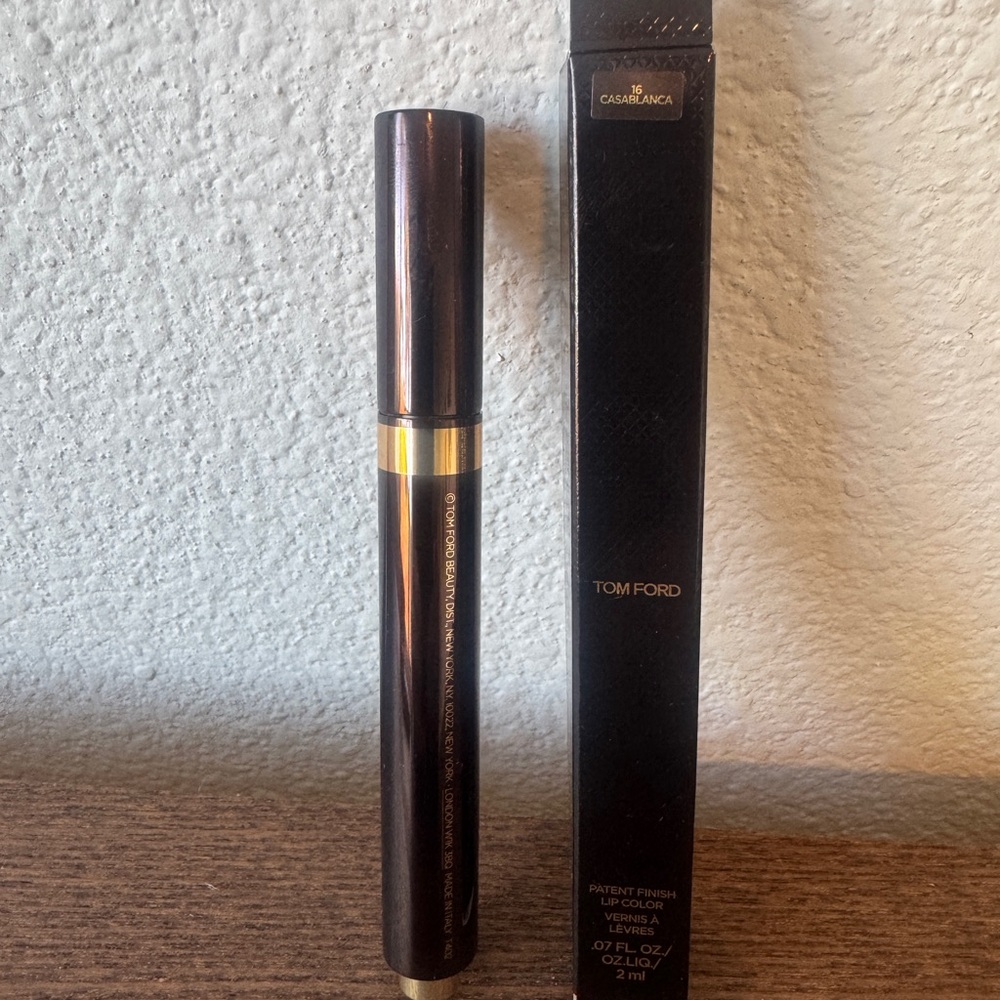 TOM FORD PATENT FINISH LIP COLOR IN SHADE 16 CASABLANCA NIB DISCONTINUED